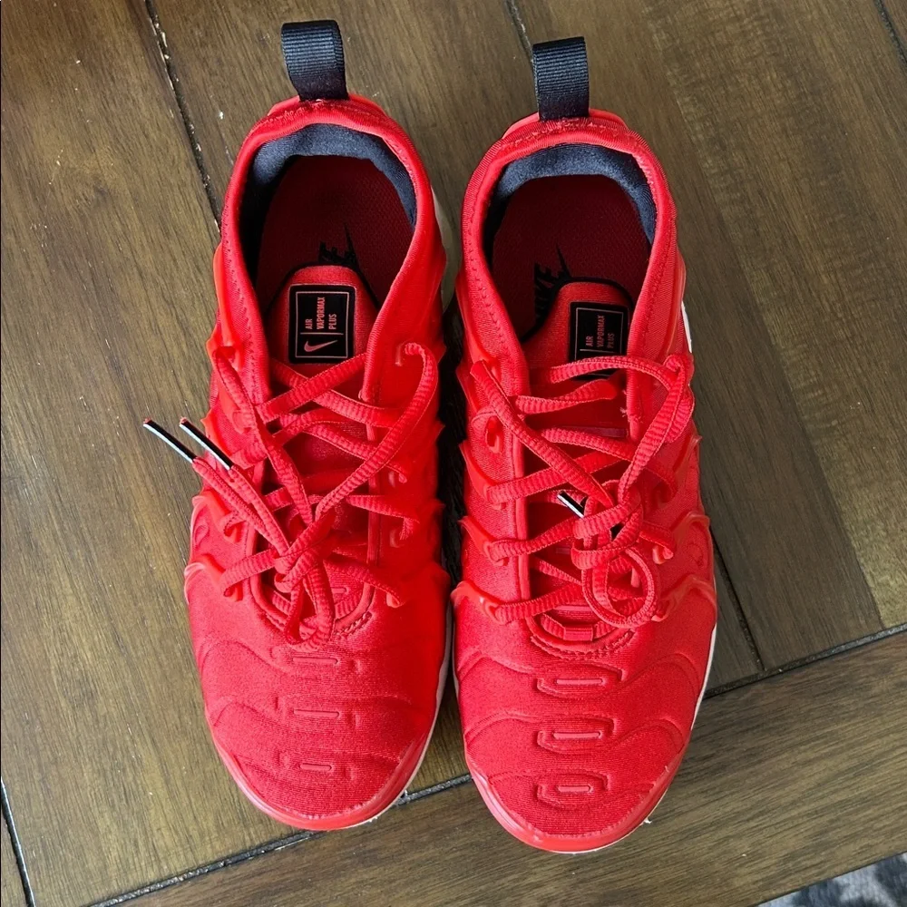 Nike Air VaporMax Plus 'Chile Red' women's size 6.5